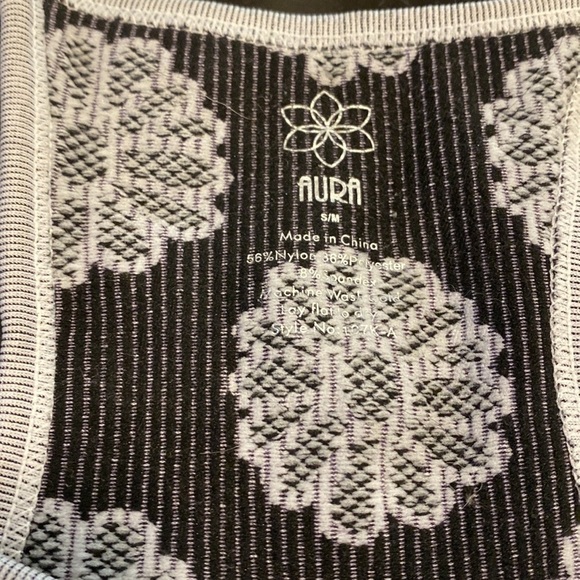 Aura flowered crop top. Stretchy material. S/M - Picture 2 of 3